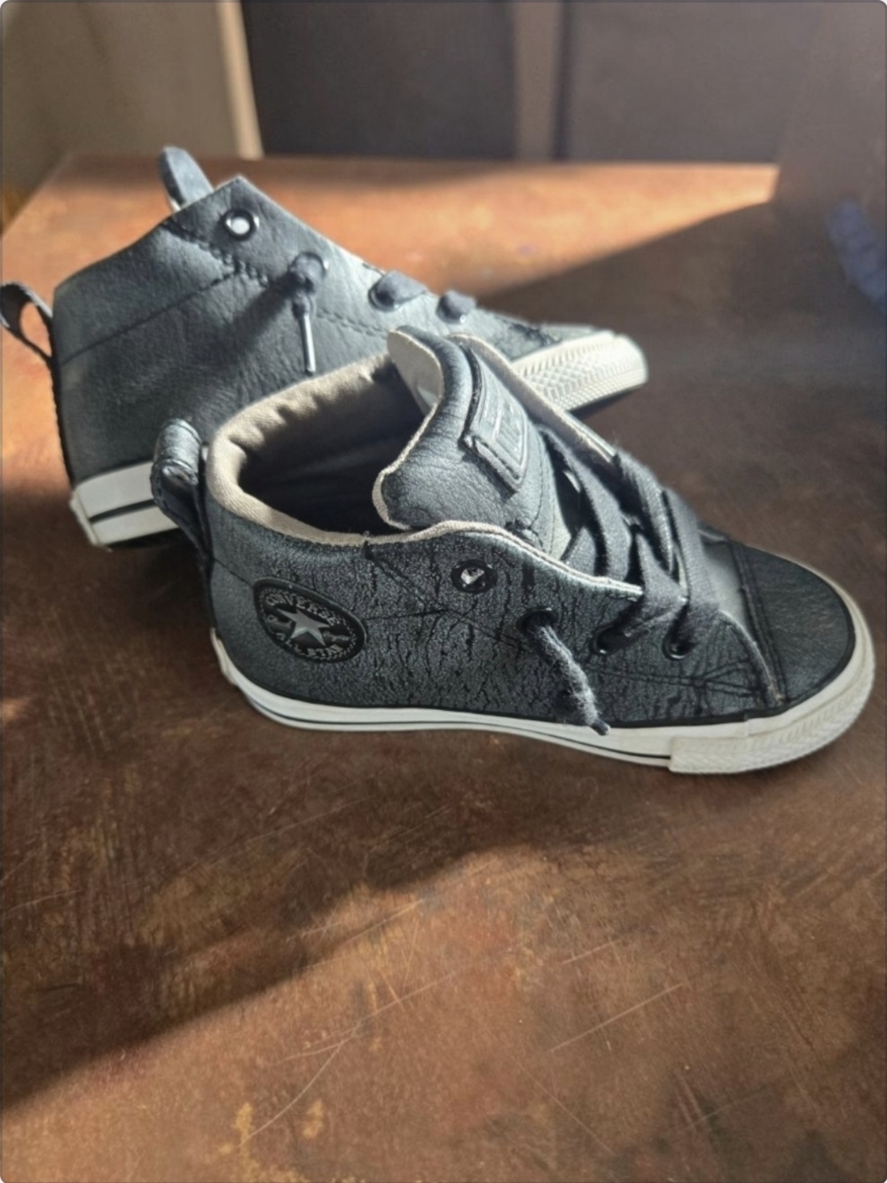 Converse Chuck Taylor All Star Street Mid Crackle KID Sneakers Size 8C EUC